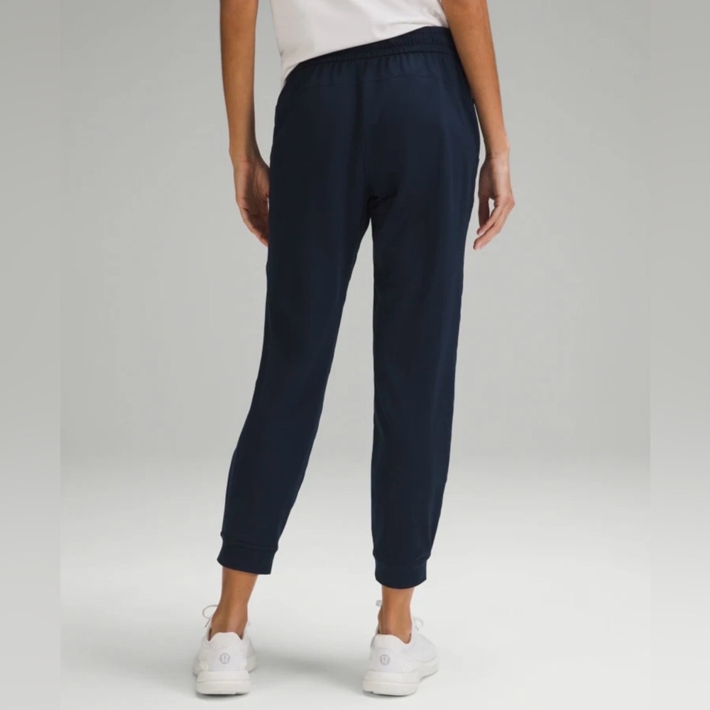 Lululemon Soft Jersey Classic-Fit Med-Rise 7/8 Jogger - Picture 2 of 7